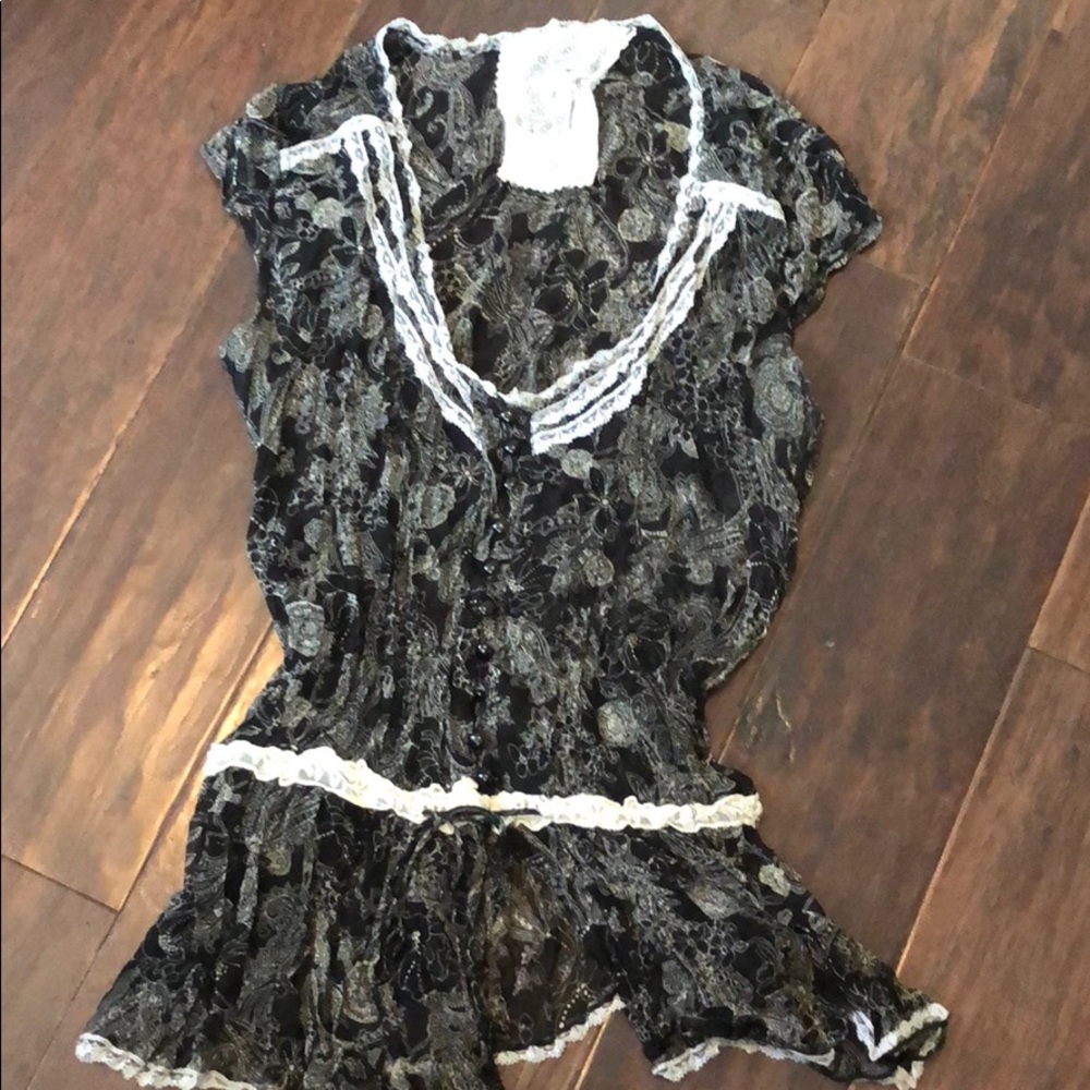 Lace detail top